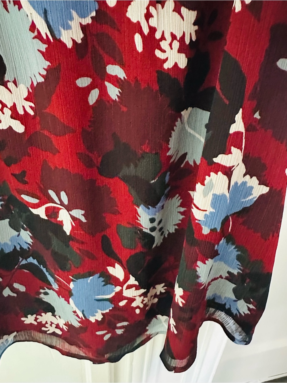 Ann Taylor Red Floral Short-Sleeve V-Neck Blouse with Blue Accents - Picture 5 of 8